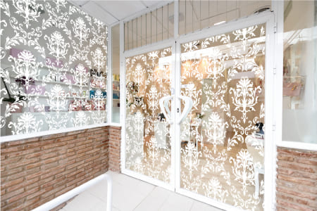 エキゾチックな模様 白 ガラスフィルム