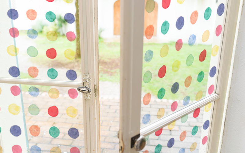 カラフルなドット柄　ガラスフィルム