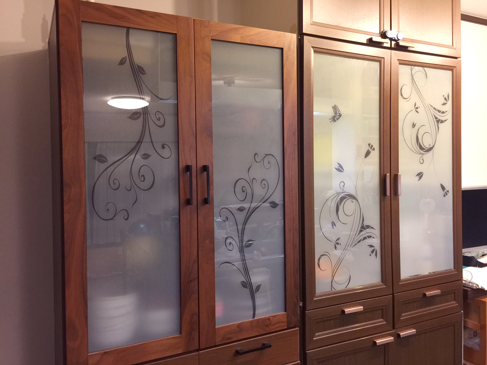 食器戸棚家具転倒防止用