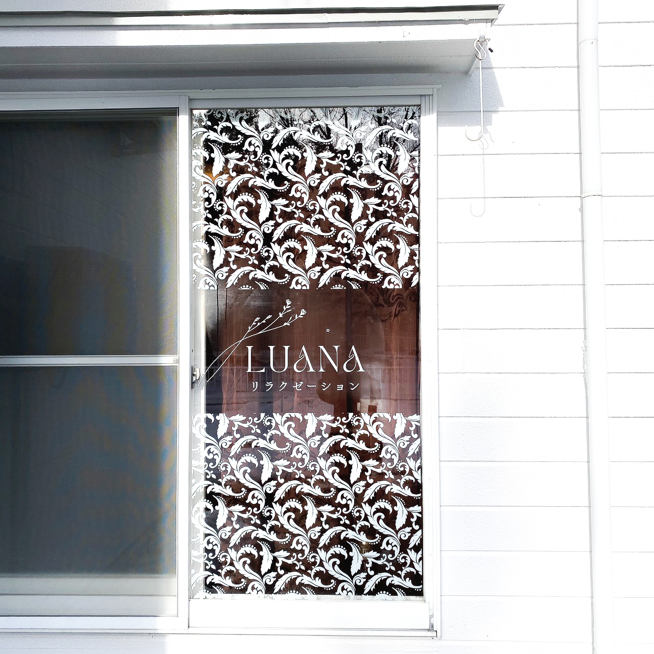 白い羽デザイン　ロゴ