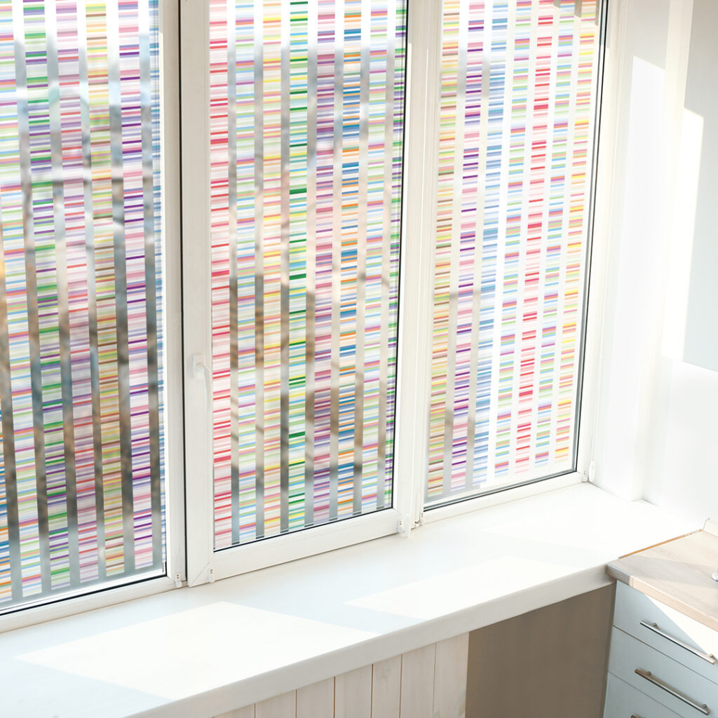 カラフルなストライプのガラスフィルム