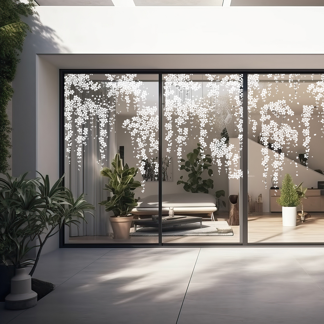 舞い散る桜のガラスフィルム