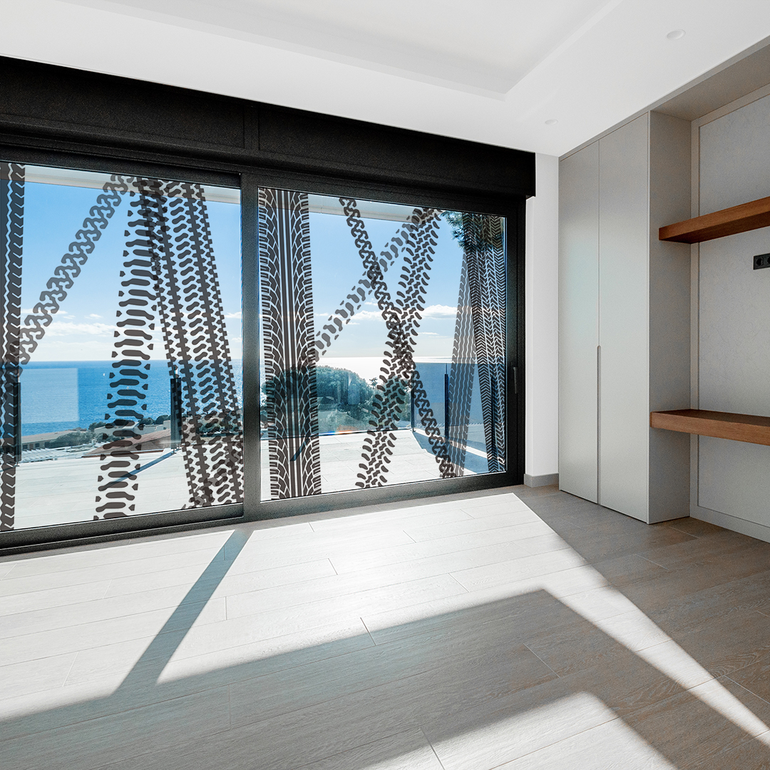 タイヤの跡のガラスフィルム