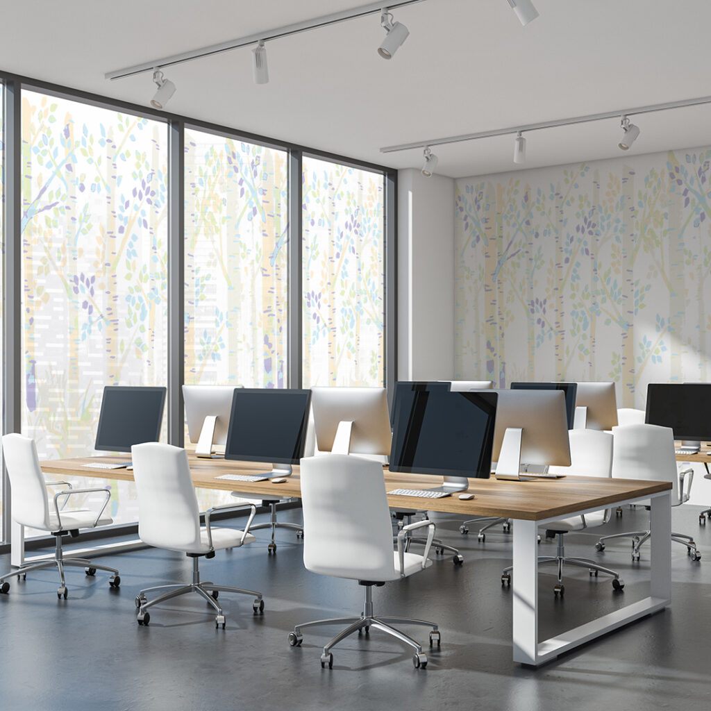 カラフルな木々のイラストのガラスフィルム