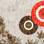 和傘と紅葉が描かれた和モダンのデザイン壁紙